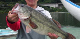 オリカネ虫で55cm!! (2,600g) (相模湖) 2