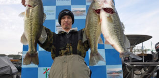 ストレートワームで 59cm!! 54cm!! 53cm (琵琶湖) 