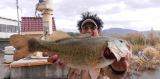 スピナーベイトで５９cm!! (西の湖) 