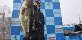 tweet:釣果: ド〜ン!! ６０ロクマルx２本!! 