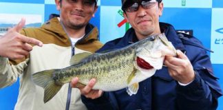 琵琶湖バスフィッシングガイドリポート ~上杉様~ 49cm 17