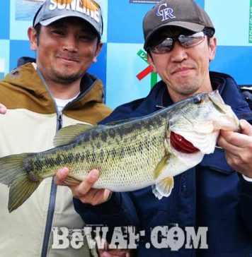 琵琶湖バスフィッシングガイドリポート ~上杉様~ 49cm 17