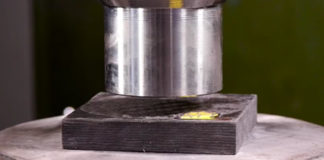 カーボン 油圧プレスする実験 写真