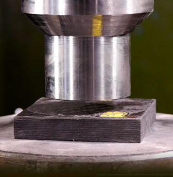 カーボン 油圧プレスする実験 写真