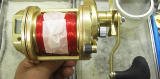 シマノ 15 海魂 4000TH バッテリー交換 写真