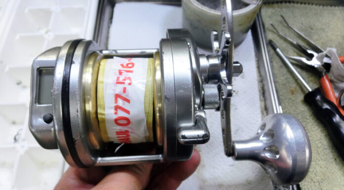 シマノ 09 スピードマスター石鯛 2000T (02333) メンテナンス修理写真