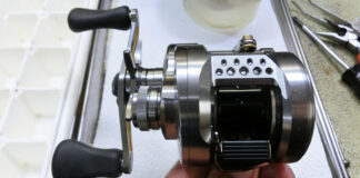 シマノ 23 カルカッタコンクエスト BFS XG 左 (045713) メンテナンス修理写真