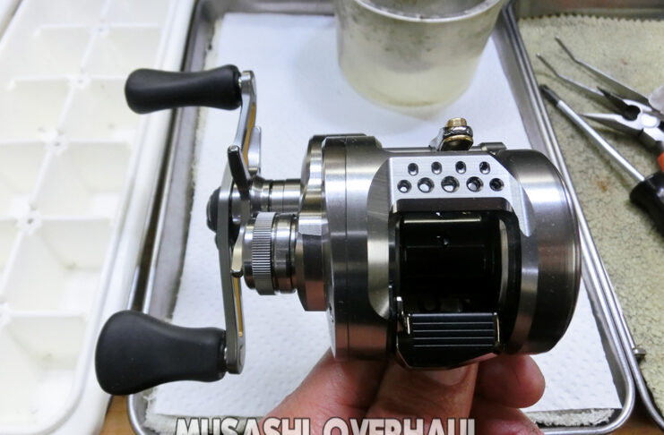 シマノ 23 カルカッタコンクエスト BFS XG 左 (045713) メンテナンス修理写真