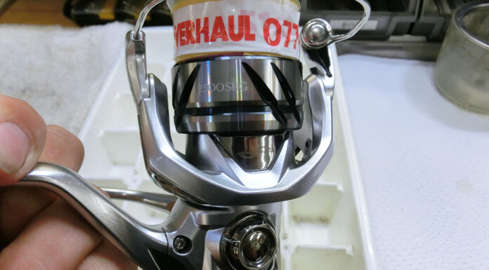 シマノ 23 ストラディック 2500SHG (045836) メンテナンス修理写真