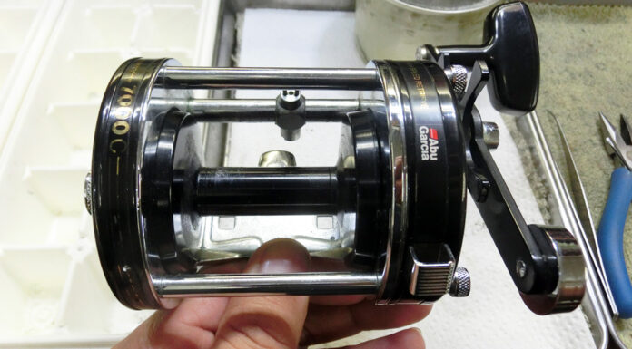 アブガルシア アンバサダー 7000C 内部から異音修理写真