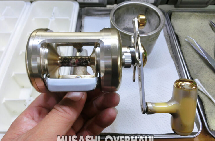 ダイワ ミリオネア CV-Z 300F (00614723) 酷い錆汚れ 各所ガタつき修理写真