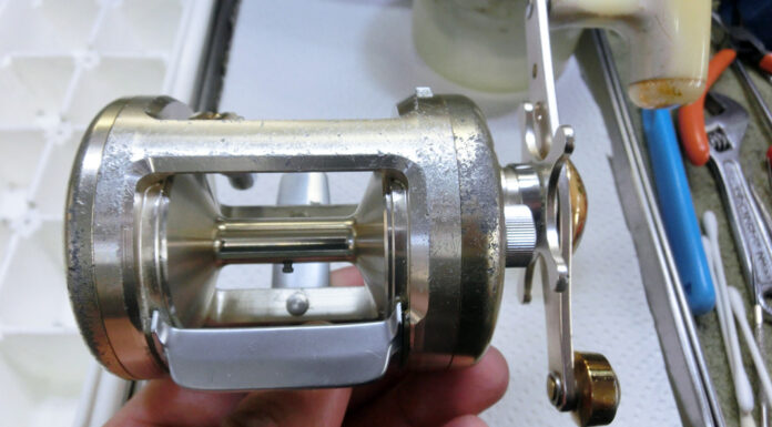 メンテナンス日記#1979:ダイワ ミリオネア CV-Z 300F (00614723) クラッチ切れない ダイワ ミリオネア CV-Z 300F (00614723) クラッチ故障修理写真