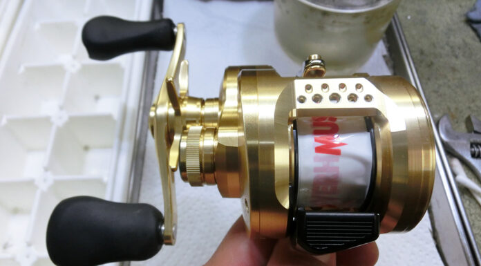 メンテナンス日記#2016:シマノ 21 カルカッタ コンクエスト 201HG (04239) (4969363042392) ガクガクおかしい シマノ 21 カルカッタ コンクエスト 201HG (04239) メンテナンス修理写真