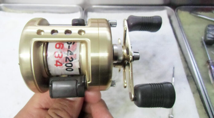 シマノ 97 カルカッタ100XT RH38 (01196) シュリシュリ異音修理