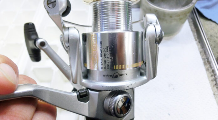 ダイワ トーナメントX 2500iT (00058588) メンテナンス修理写真