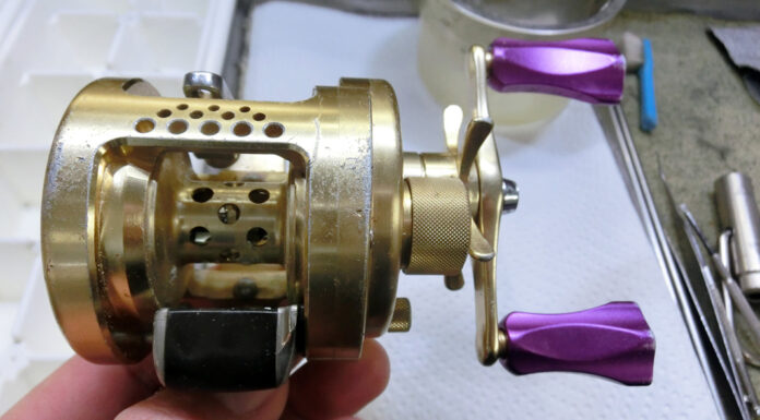 シマノ 01 カルカッタ コンクエスト 100 (01565) 激しい異音修理写真