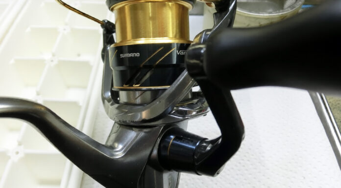 シマノ 16 バンキッシュ C2500HGS (03499) (4969363034990) メンテナンス修理写真